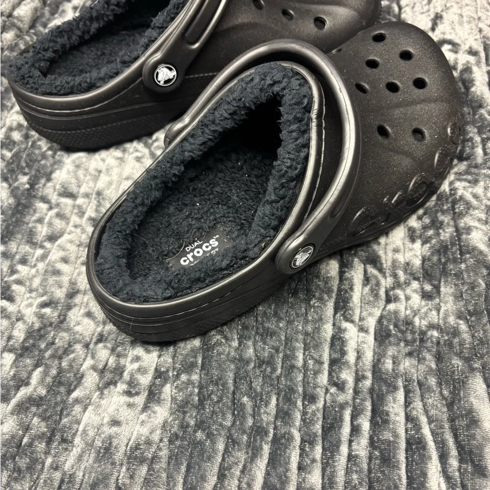 CROCS Black Fuzzy Lined Classic Clog Mule - Picture 1 of 3